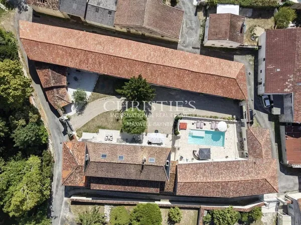 Maison 15 pièces 450 m²