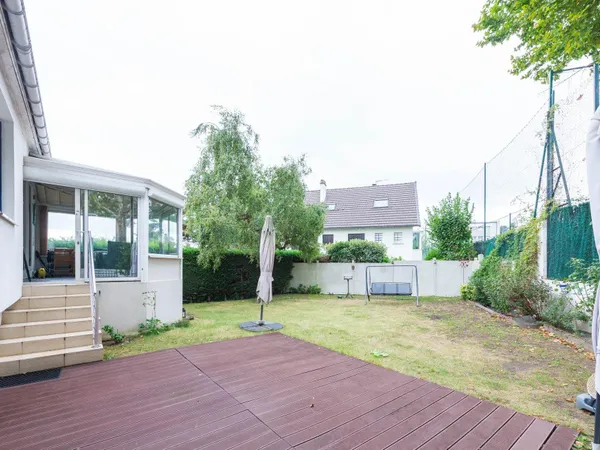 MAISON FAMILIALLE 160m2 de 6 pièces sur un terrain de 492m2