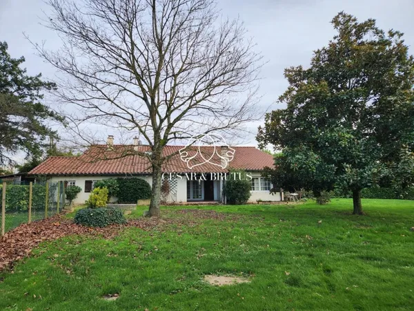 Vends maison de campagne - 180 m² - 6 pièces, 4 chambres - Saint-Trivier-sur-Moignans 01990