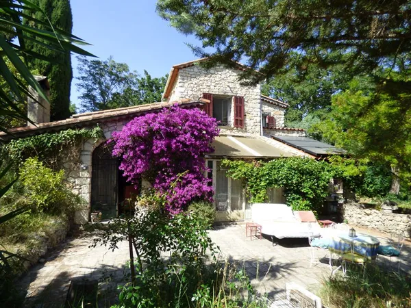 Villa 14 pièces 400 m²