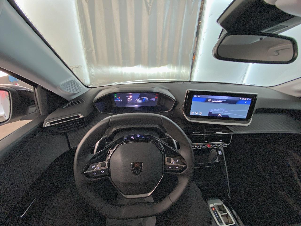 Peugeot 208 hybrid 110 ch e-dcs6 allure — photo 12