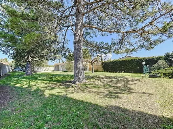 Terrain 719 m²