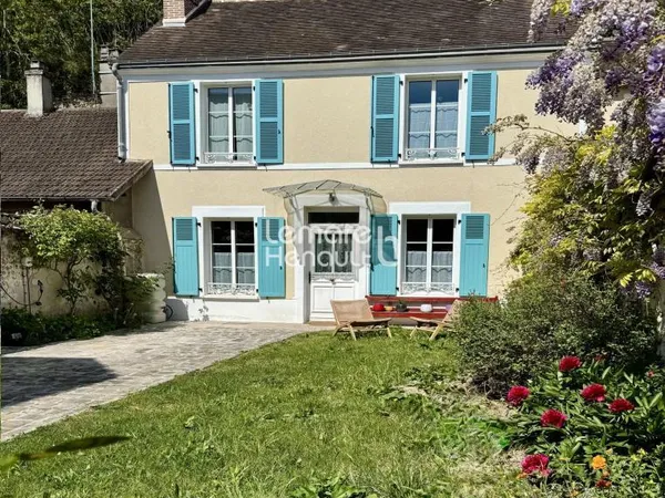 Très belle maison de ville 4 chambres avec jardin, parking