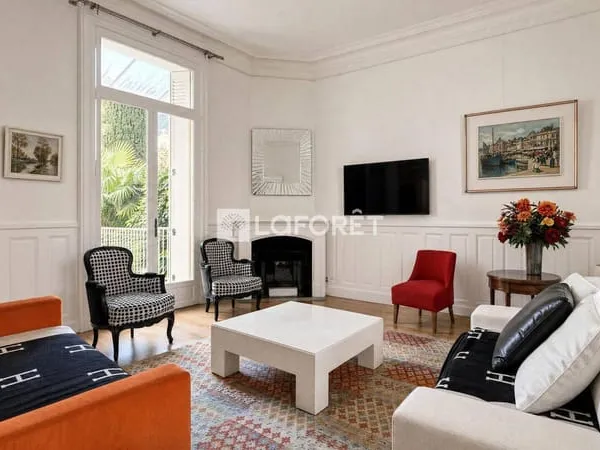 Maison 8 pièces 260 m²