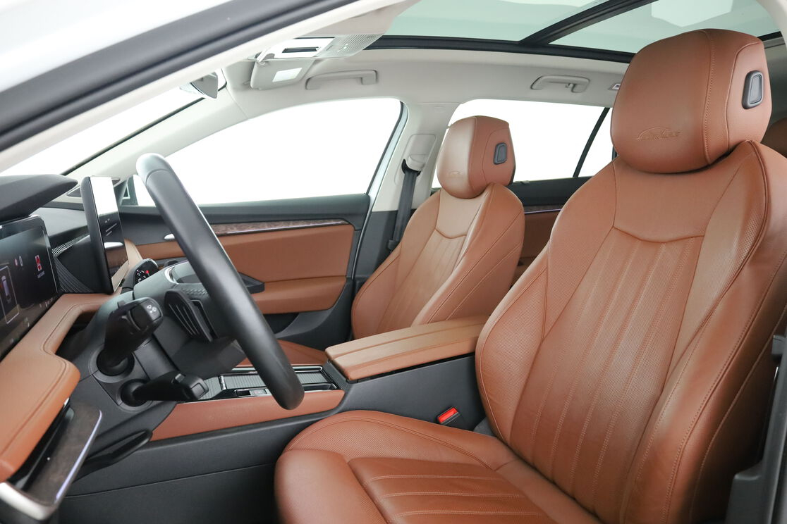 Skoda Superb Combi 1.5 TSI MHEV ACT Laurin & Klement DSG7 — photo 9