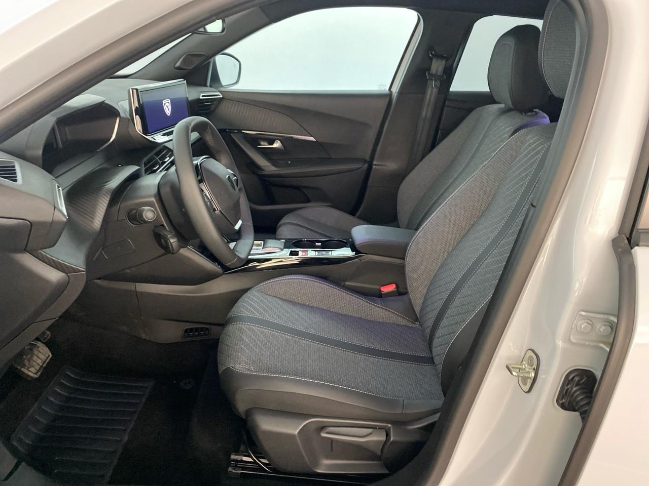 Peugeot 2008 hybrid 145 ch e-dcs6 allure — photo 9