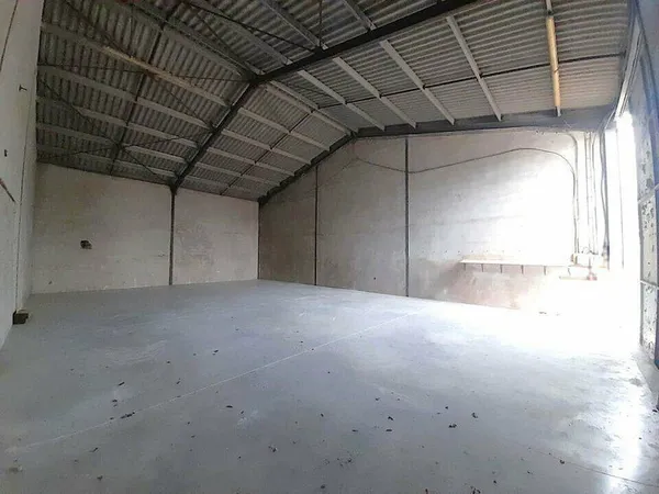 Entrepôt 150 m²