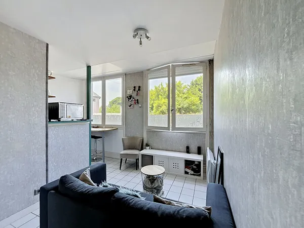Appartement 2 pièces 1 chambre, quartier Sainte-Anne à Nantes. Place de parking.