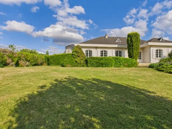 Maison 6 pièces 245 m²