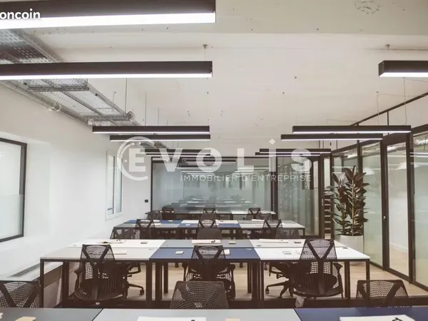 Bureau 680 m²
