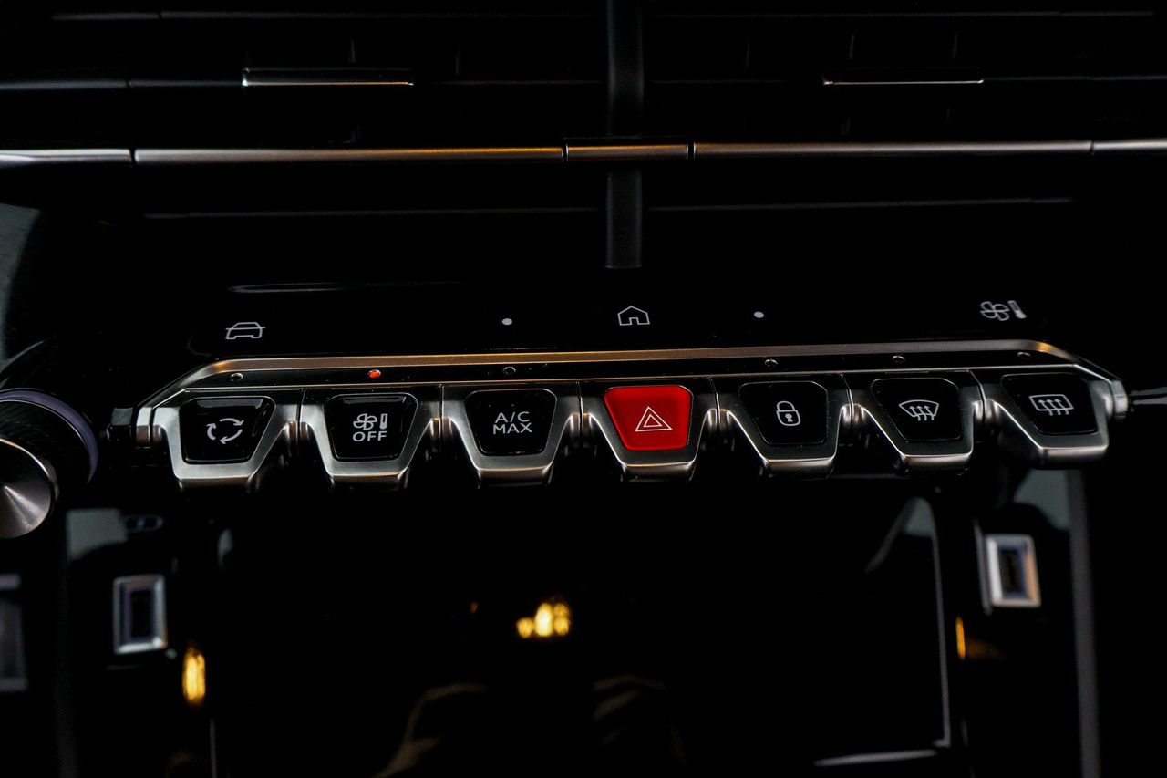 Peugeot 208 — photo 22