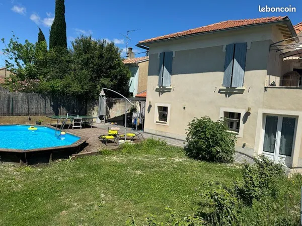 Villa séparée en deux appartements