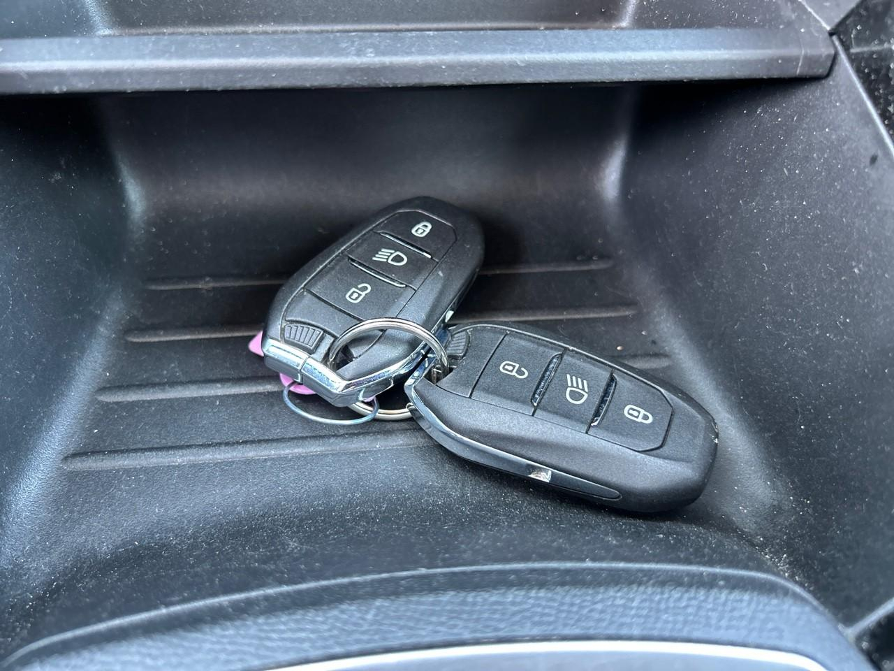 Peugeot 208 1.2 100ch s&s style — photo 15