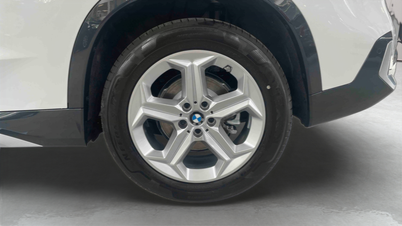 BMW iX1 eDrive20 — photo 19