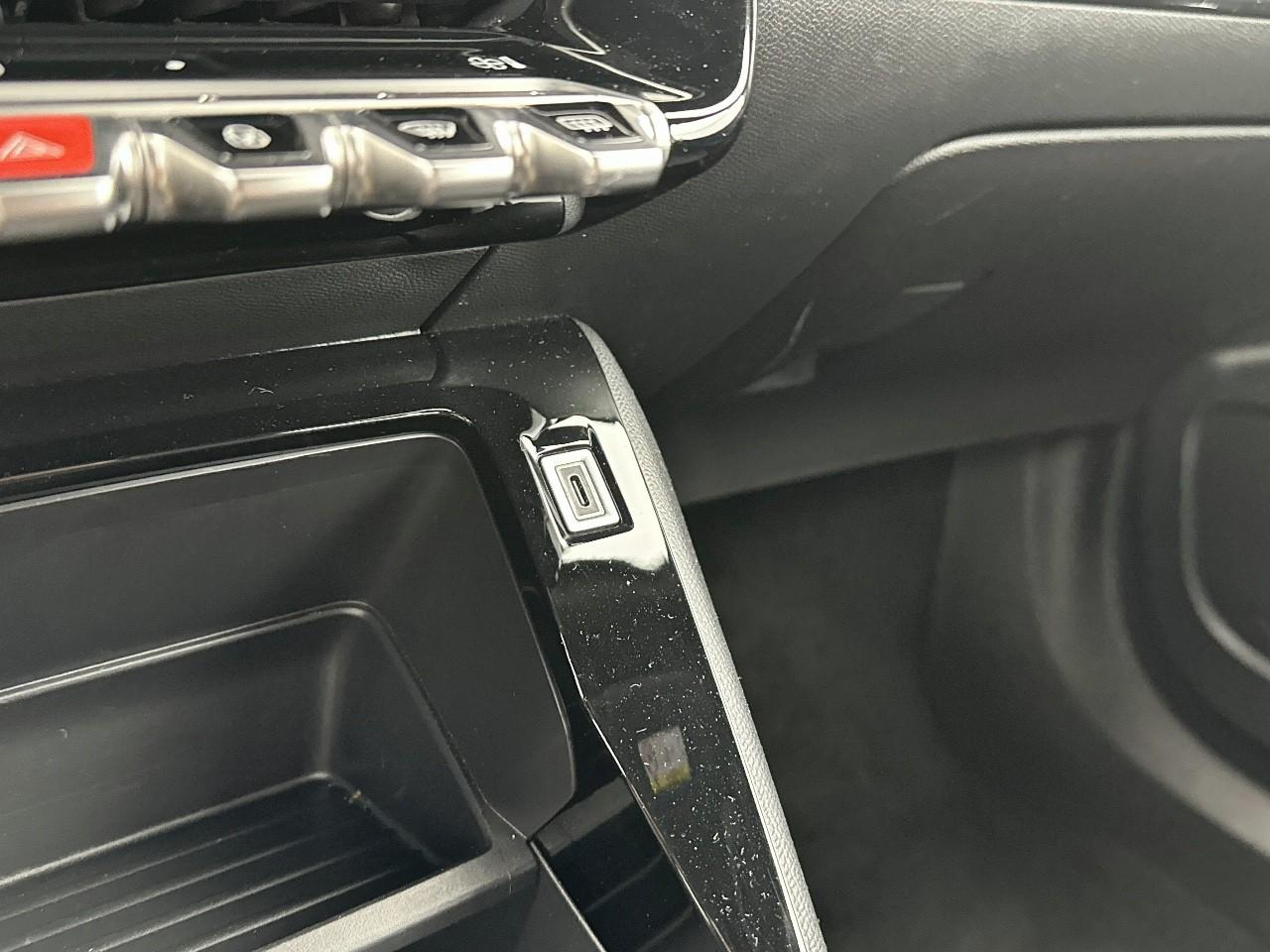 Peugeot 2008 100 s&s bvm6 style — photo 27
