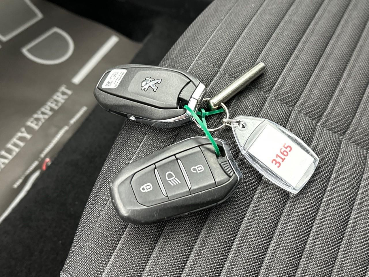 Peugeot 208 electrique 50 kwh 136ch style — photo 32