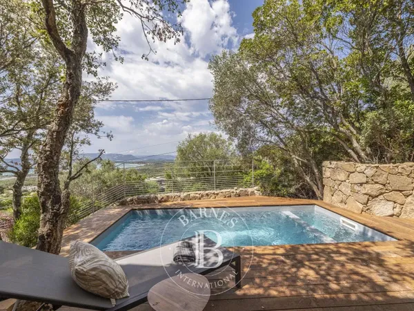 Villa 319 m²