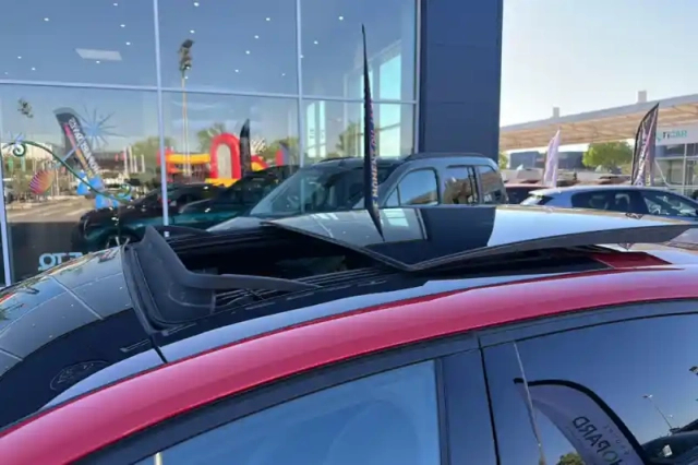 Peugeot 308 phev 180 e-eat8 — photo 26