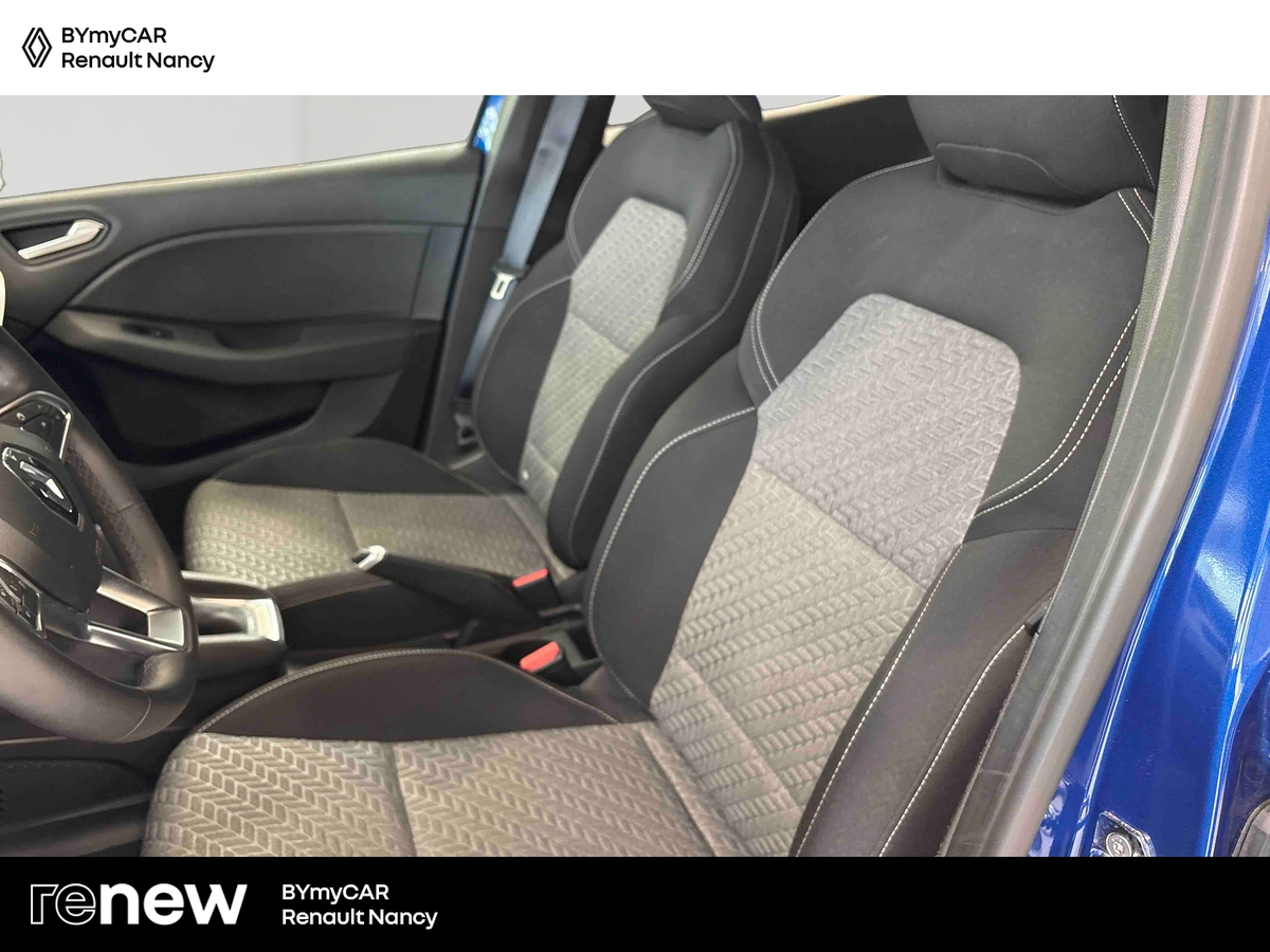 Renault Clio E-Tech 140 - 21N — photo 11