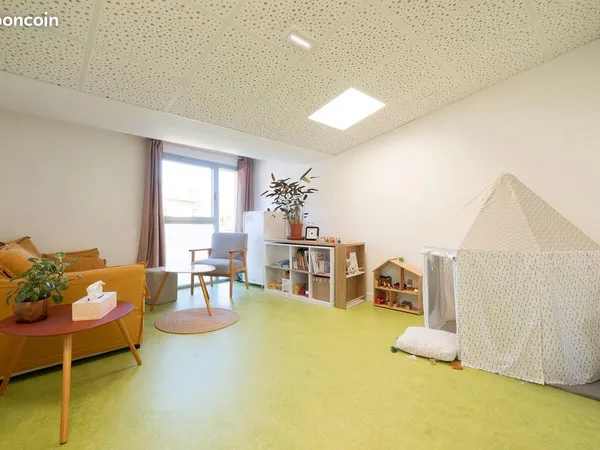 Bureau et espace de travail Location Porte-de-Savoie  16m² 350€