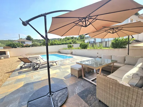 Ensemble immobilier de 368 m2 divisé en 3 habitations, piscine, terrain 1683 m2 à VESCOVATO (Haute C