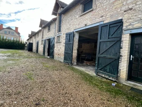 MENNEVILLE : Location de Garages / Box / stockage de 17m² à 263 m²