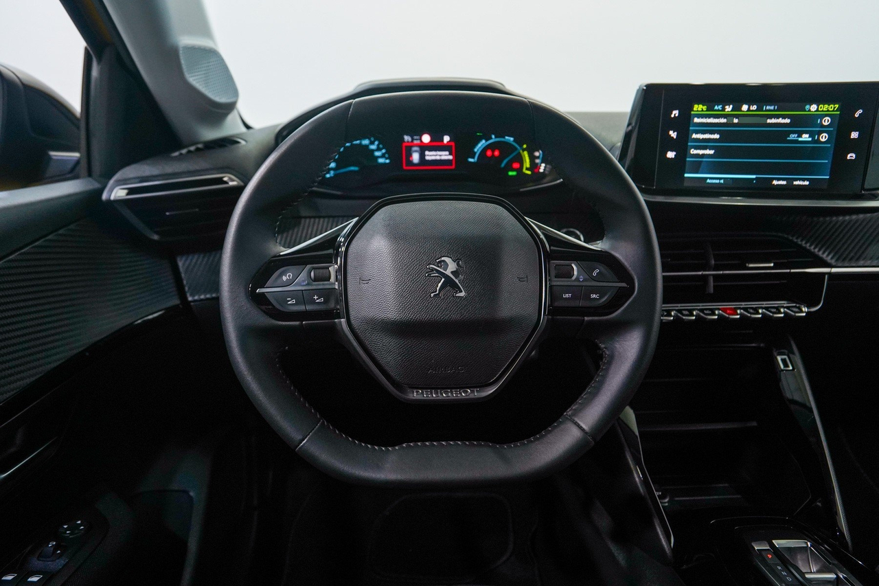 Peugeot 208 — photo 17
