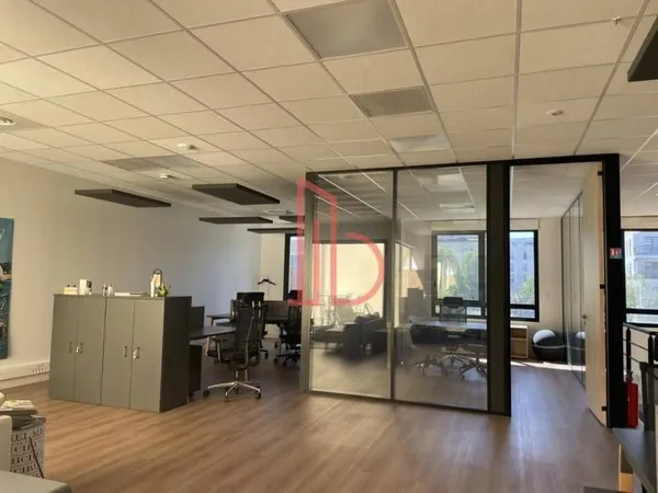 Bureaux 837 m²
