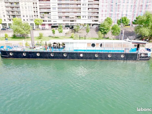 Péniche 5 pièces 230 m²