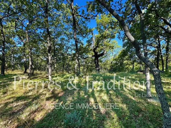 Exclusivité ! Magnifique terrain avec vue à proximité d'un village du Luberon