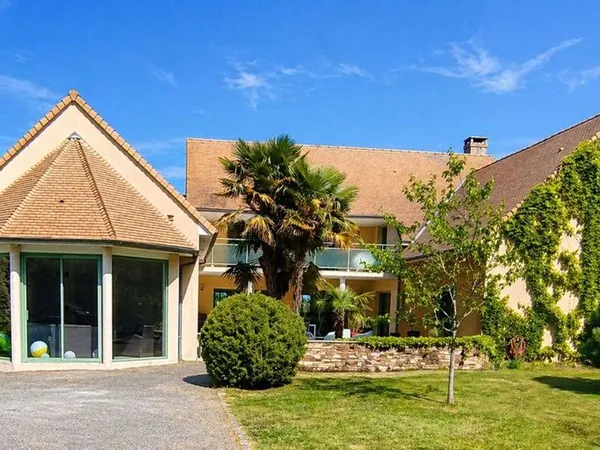 Maison 11 pièces 244 m²