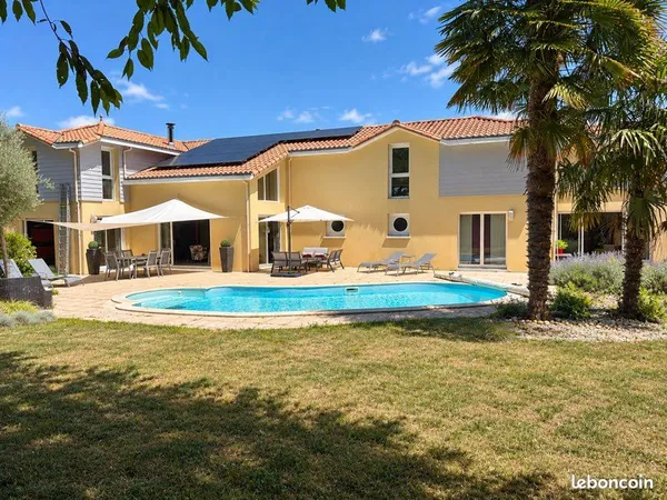 Maison d'architecte 330 m² - 10 pièces - Piscine - Espace bien-être