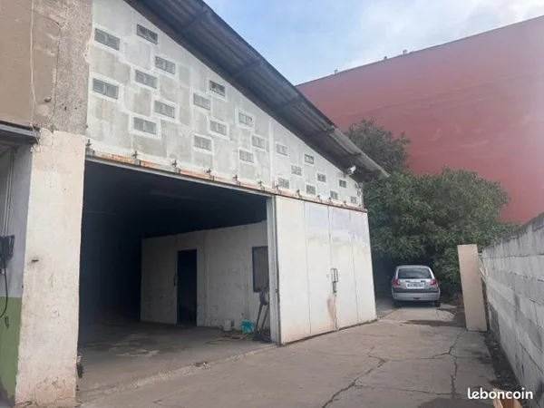 Local commercial Nimes proche Jean Jaurès idéal garage/réparations