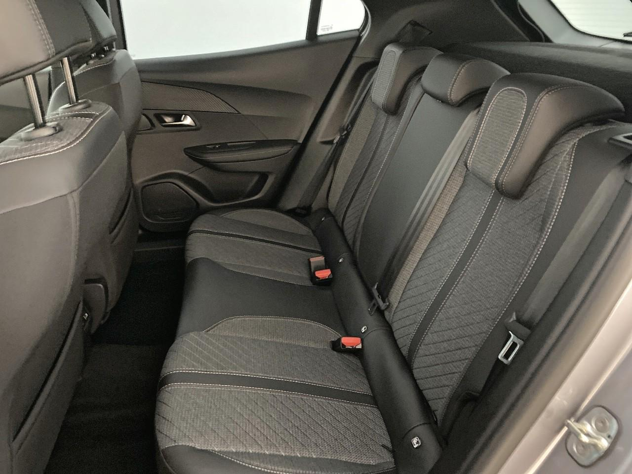 Peugeot 2008 hybrid 145 ch e-dcs6 allure — photo 10