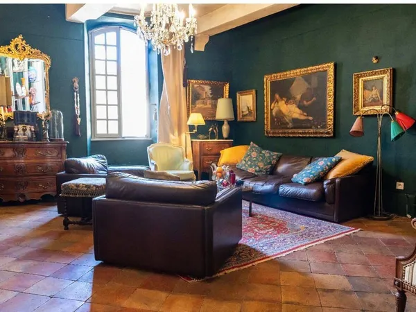 Maison 21 pièces 600 m²