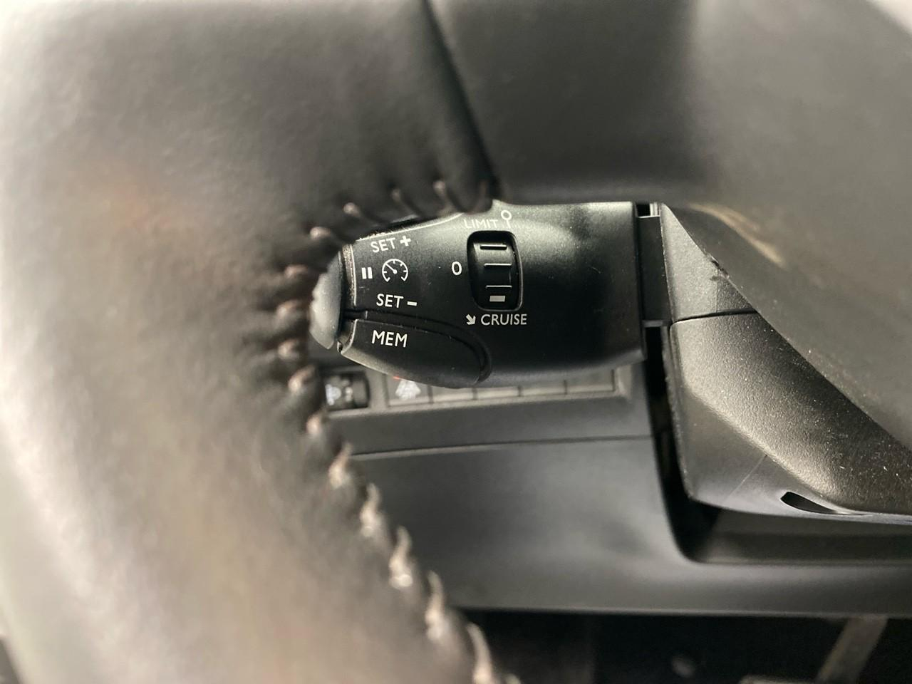 Peugeot 208 electrique 50 kwh 136ch allure — photo 18