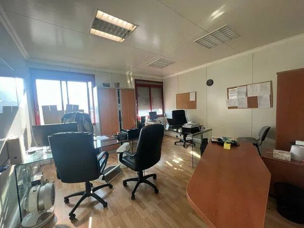 Local d'activité 576 m²