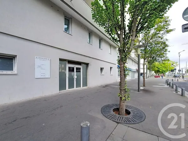 Local commercial 2 pièces 136 m²