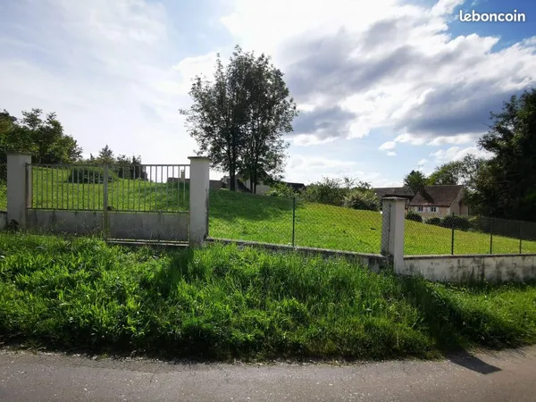 Terrain constructible 1624 m² - divisible - Venizy