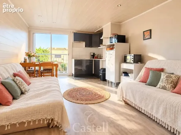 *** appartement avec cabine et parking prive ***
