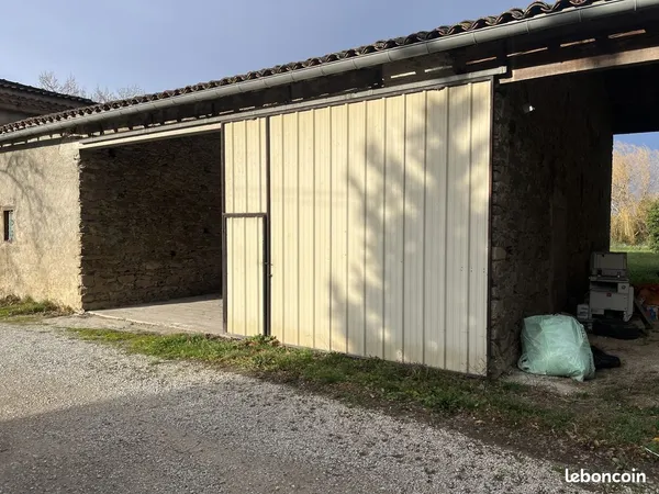 Local 100 m² Revel