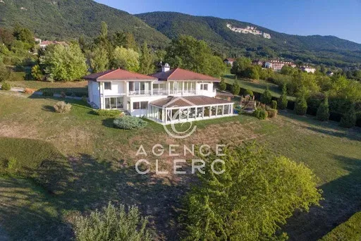Maison 7 pièces 550 m²