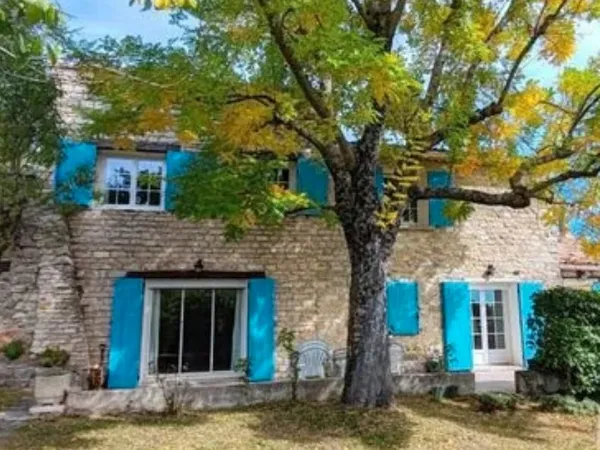 Maison en pierre vue panoramique sur Lubéron à Vachères