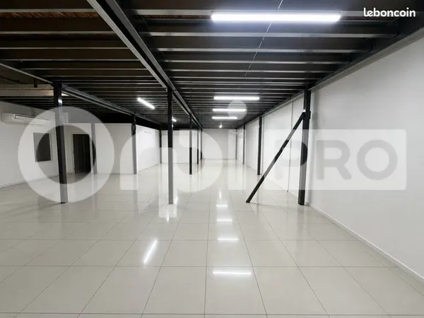 Local commercial 401 m²