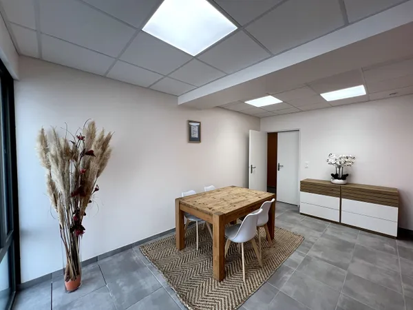 Local professionnel 84 m²
