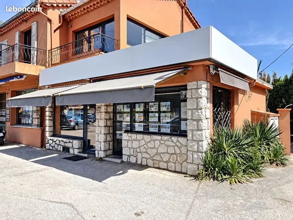 Local commercial + bureaux 106 m² - Roquefort centre - forte visibilité