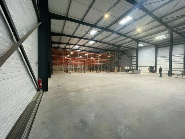 Local d'activité 2000 m²