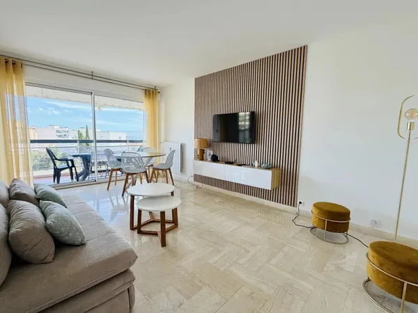 2 pièces 54m² rénové meublé bail étudiant/ mobilité Golfe Juan