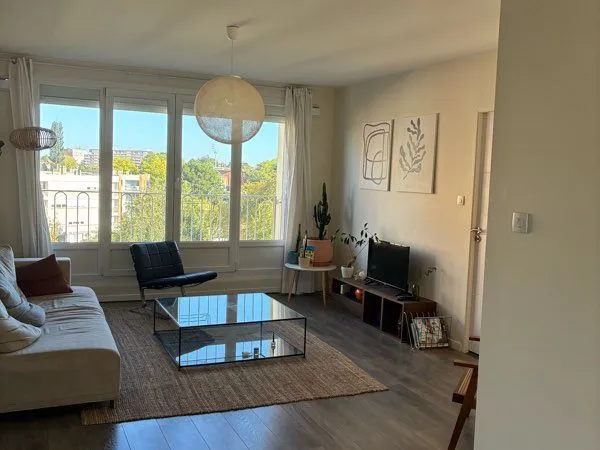 Appartement T3 traversant - Lumineux - Marcq+ Box & Cave