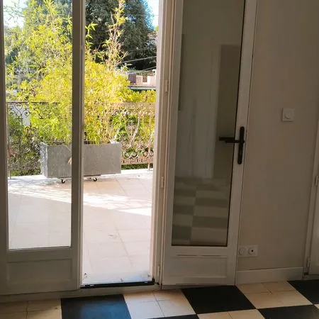 A louer T2 Neuf avec terrasse à Pouzolles